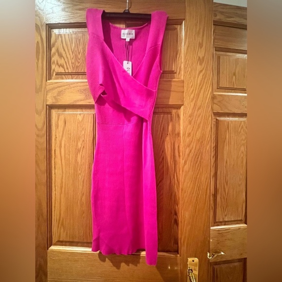 Olive & Oak - Intense Magenta Ribbed Sleeveless Midi Dress - Picture 6 of 13
